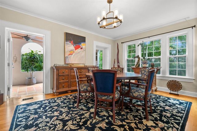 325 49TH STREET N, St Petersburg, FL 33710