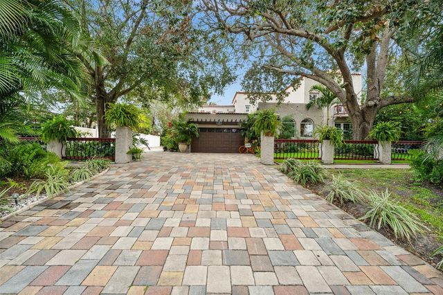 325 49TH STREET N, St Petersburg, FL 33710