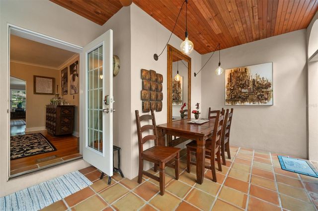 325 49TH STREET N, St Petersburg, FL 33710