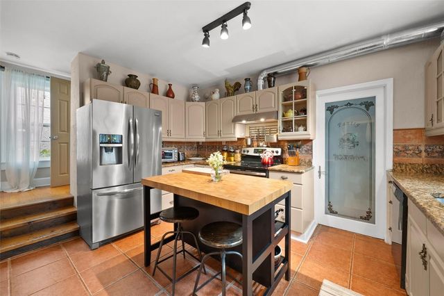 325 49TH STREET N, St Petersburg, FL 33710