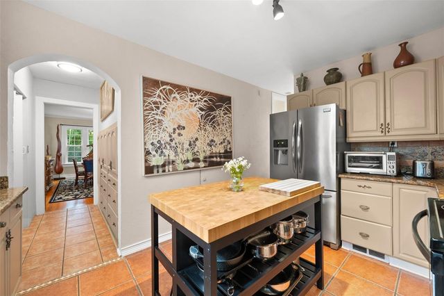 325 49TH STREET N, St Petersburg, FL 33710