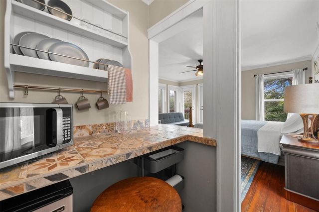 325 49TH STREET N, St Petersburg, FL 33710