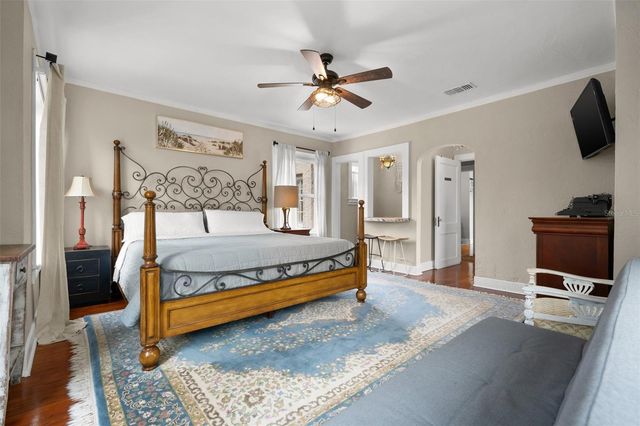 325 49TH STREET N, St Petersburg, FL 33710