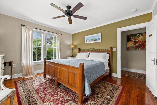 325 49TH STREET N, St Petersburg, FL 33710