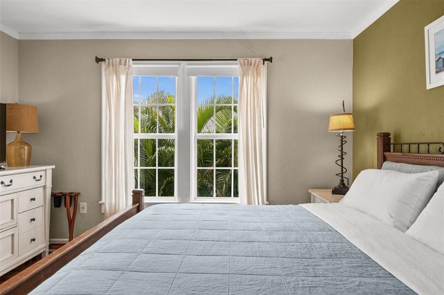 325 49TH STREET N, St Petersburg, FL 33710