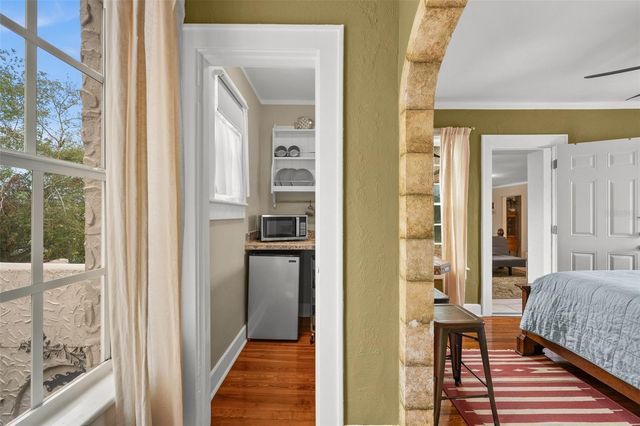 325 49TH STREET N, St Petersburg, FL 33710