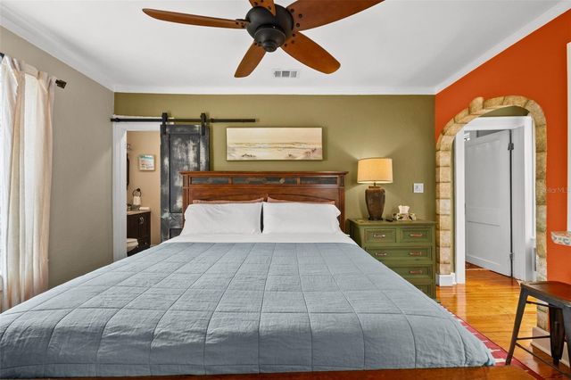 325 49TH STREET N, St Petersburg, FL 33710