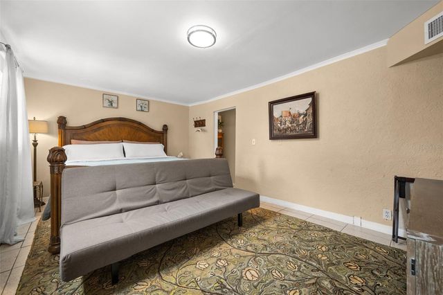 325 49TH STREET N, St Petersburg, FL 33710