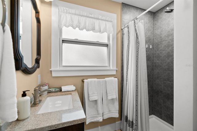 325 49TH STREET N, St Petersburg, FL 33710