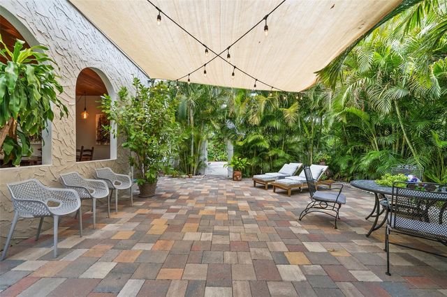 325 49TH STREET N, St Petersburg, FL 33710