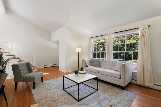 12 Robin Hood Lane 12, Northfield, IL 60093