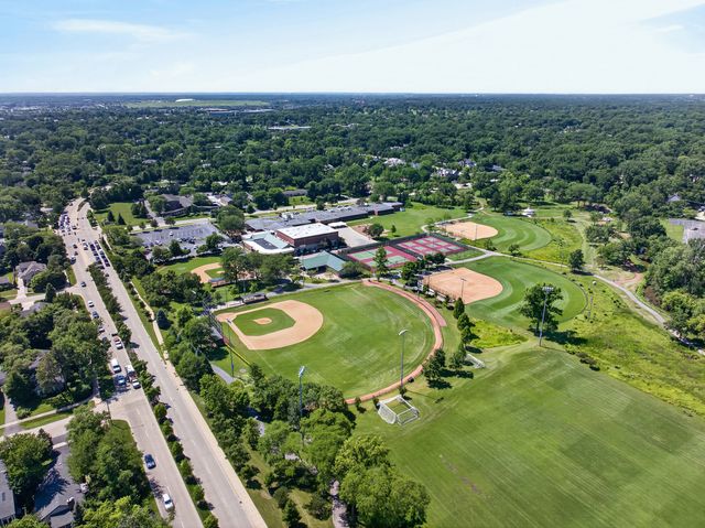 12 Robin Hood Lane 12, Northfield, IL 60093
