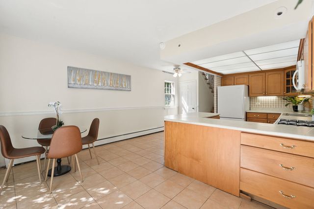 12 Robin Hood Lane 12, Northfield, IL 60093