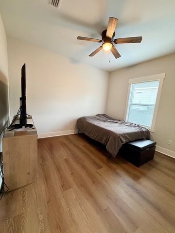 1642 East Smithville, Dothan, AL 36301