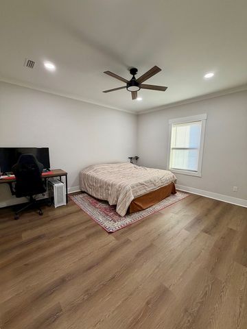 1642 East Smithville, Dothan, AL 36301