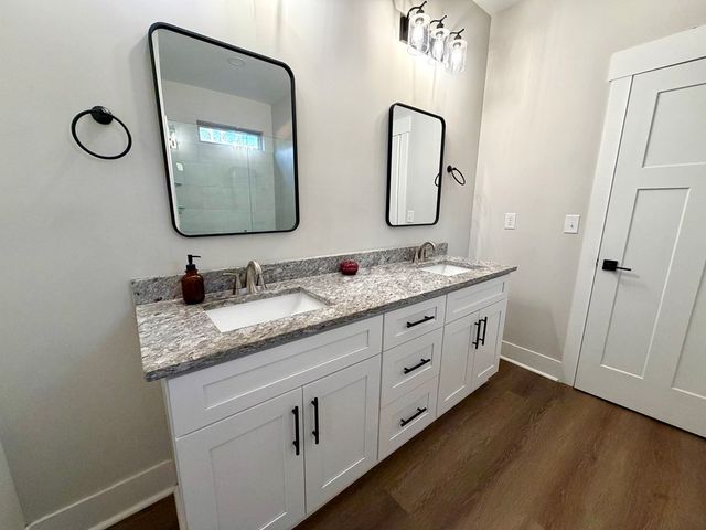 1642 East Smithville, Dothan, AL 36301