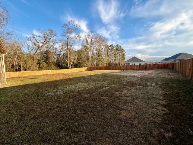 1642 East Smithville, Dothan, AL 36301