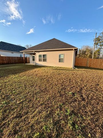 1642 East Smithville, Dothan, AL 36301