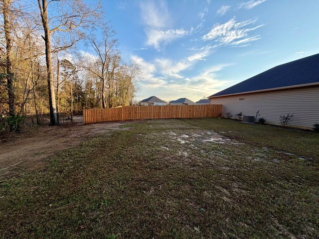 1642 East Smithville, Dothan, AL 36301