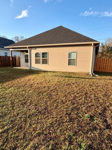 1642 East Smithville, Dothan, AL 36301