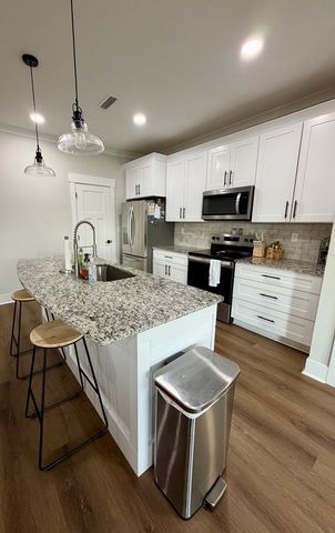 1642 East Smithville, Dothan, AL 36301