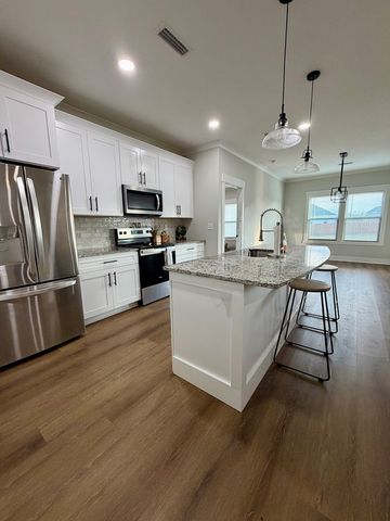 1642 East Smithville, Dothan, AL 36301