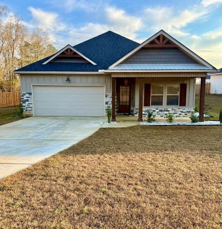 1642 East Smithville, Dothan, AL 36301