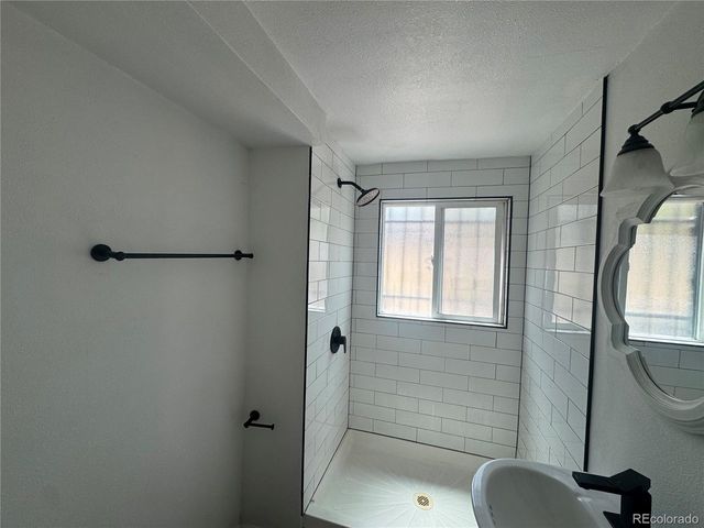 1255 Granby St, Aurora, CO 80011