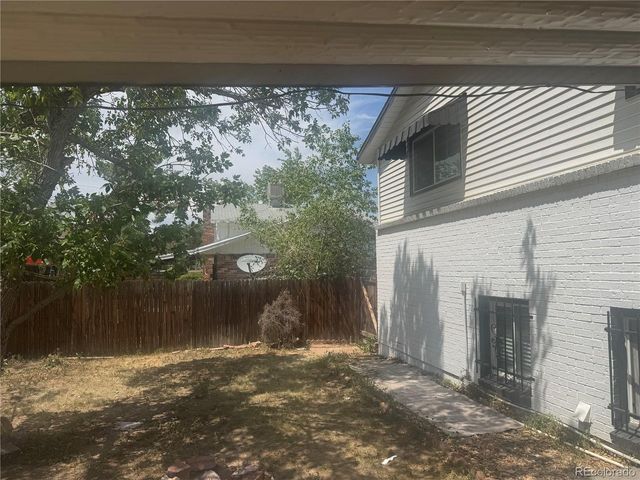 1255 Granby St, Aurora, CO 80011