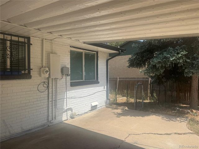 1255 Granby St, Aurora, CO 80011