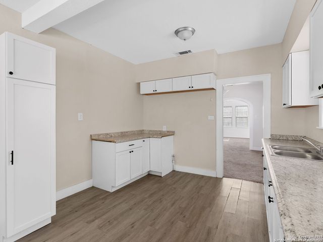 1013 Sacramento, San Antonio, TX 78201