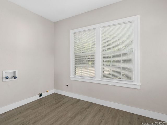 1013 Sacramento, San Antonio, TX 78201