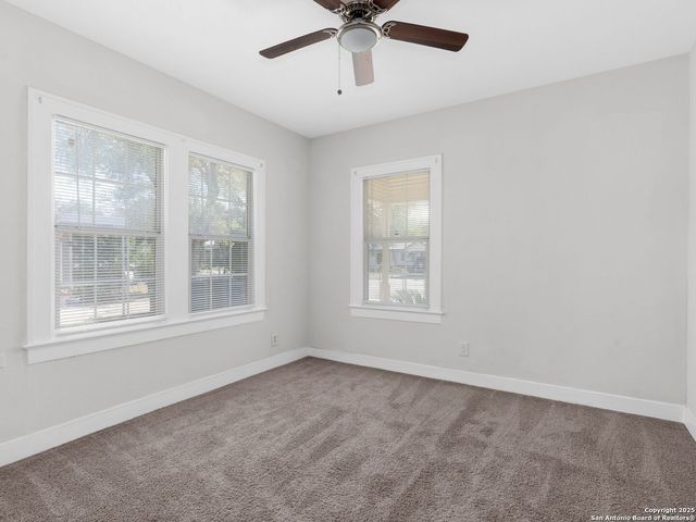 1013 Sacramento, San Antonio, TX 78201