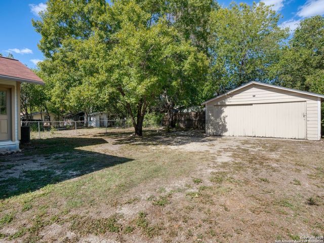 1013 Sacramento, San Antonio, TX 78201