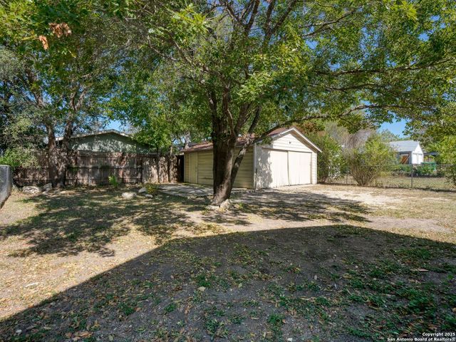 1013 Sacramento, San Antonio, TX 78201