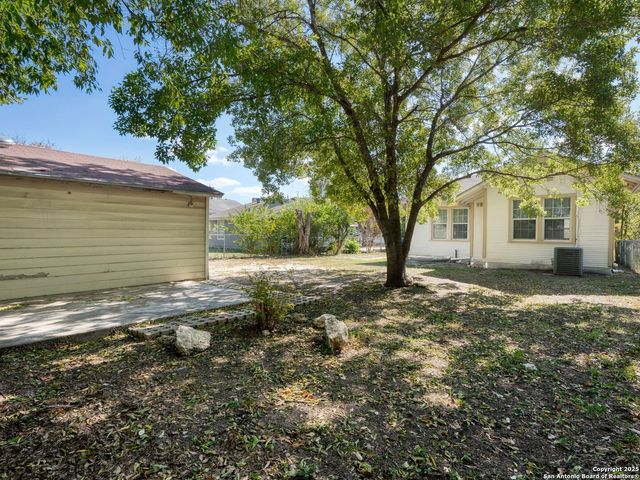 1013 Sacramento, San Antonio, TX 78201