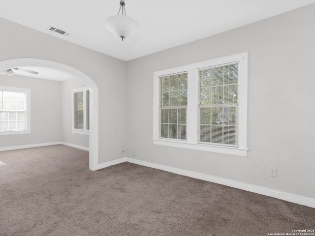 1013 Sacramento, San Antonio, TX 78201