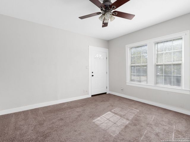 1013 Sacramento, San Antonio, TX 78201