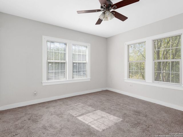 1013 Sacramento, San Antonio, TX 78201