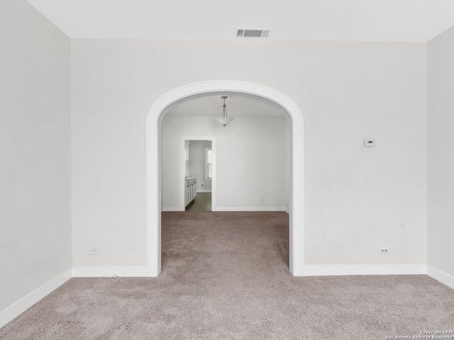 1013 Sacramento, San Antonio, TX 78201