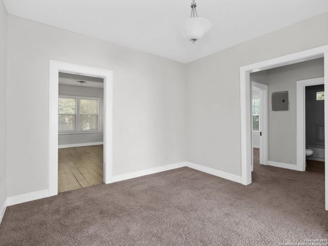 1013 Sacramento, San Antonio, TX 78201