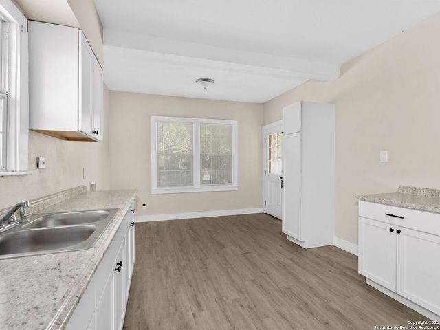 1013 Sacramento, San Antonio, TX 78201