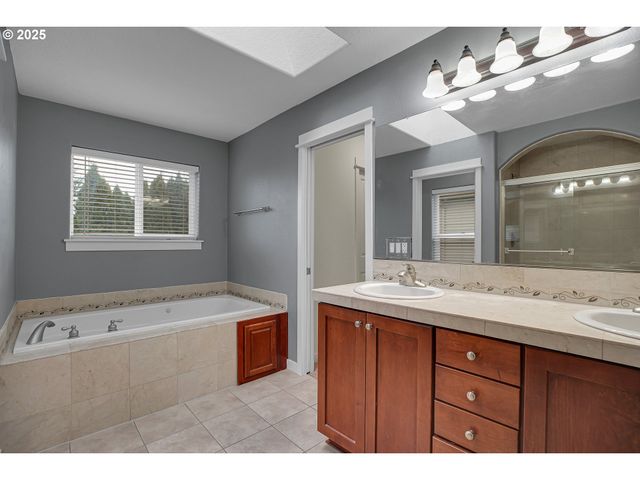 7110 Sw QUEEN Ln, Beaverton, OR 97008