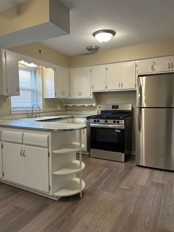 7118 Windsor Avenue 2F, Berwyn, IL 60402