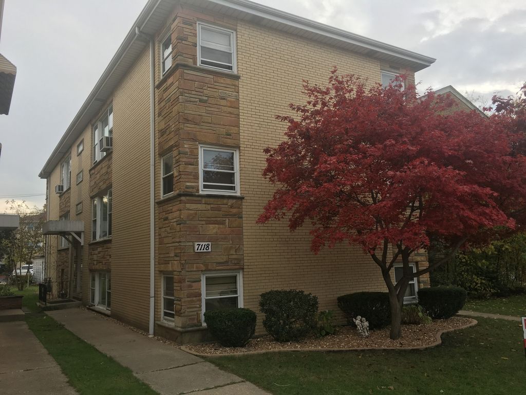 7118 Windsor Avenue 2F, Berwyn, IL 60402