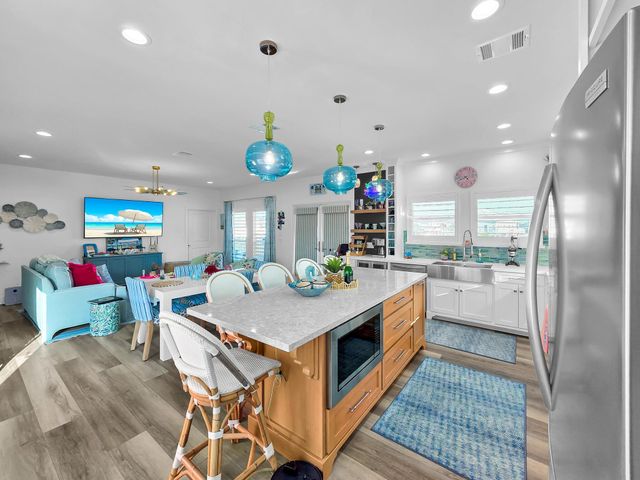 2637 Tide Drive, Crystal Beach, TX 77650