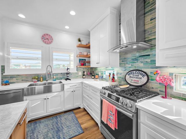 2637 Tide Drive, Crystal Beach, TX 77650