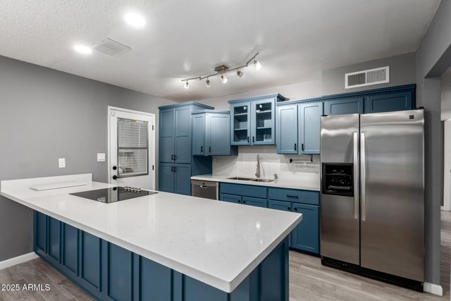 3835 W MYRTLE Avenue, Phoenix, AZ 85051