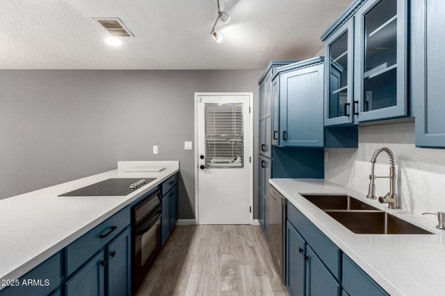 3835 W MYRTLE Avenue, Phoenix, AZ 85051