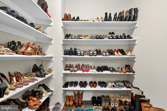 22011 BEAVERDAM DR, Ashburn, VA 20148